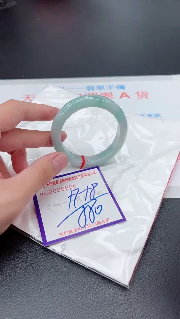 翡翠手镯未镶嵌1