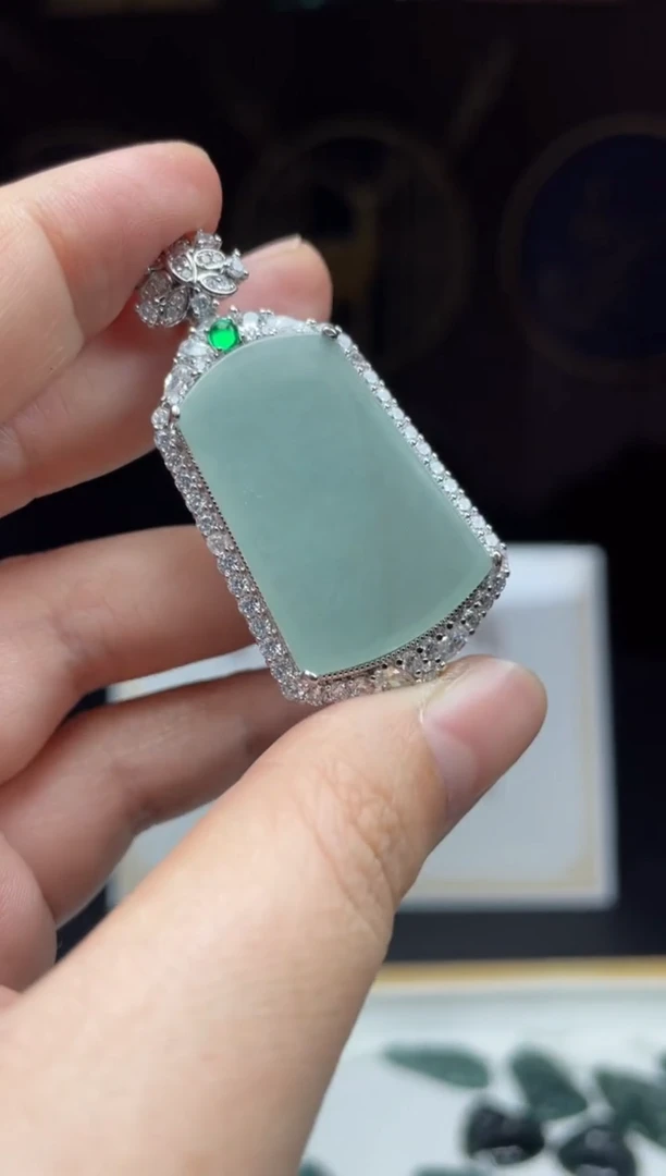 【闪购商品】翡翠颈饰未镶嵌      *8