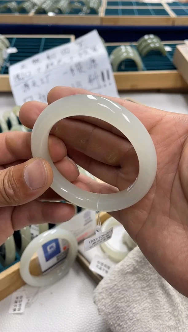 未镶嵌手镯和田玉?**子和田玉手镯2100001