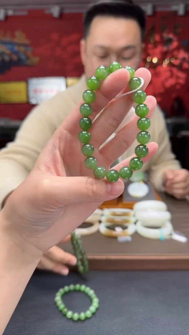 【闪购商品】和田玉手串未镶嵌碧玉阳绿猫单圈手串