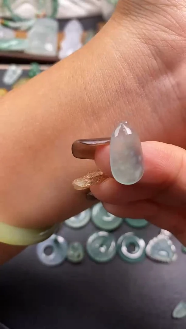 颈饰未镶嵌翡翠福瓜