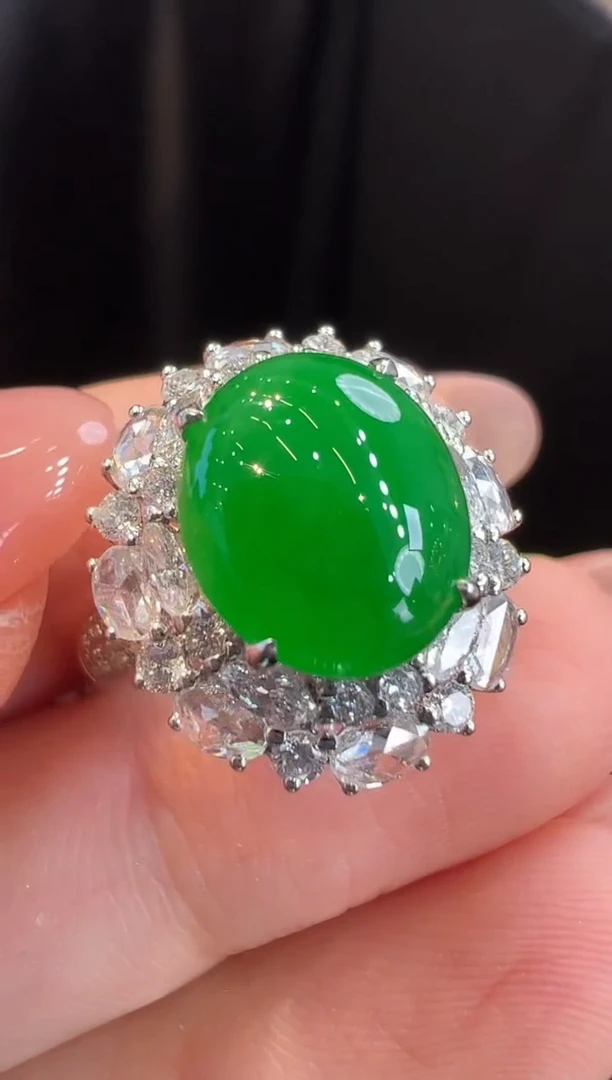 18K金镶嵌戒指翡翠戒指