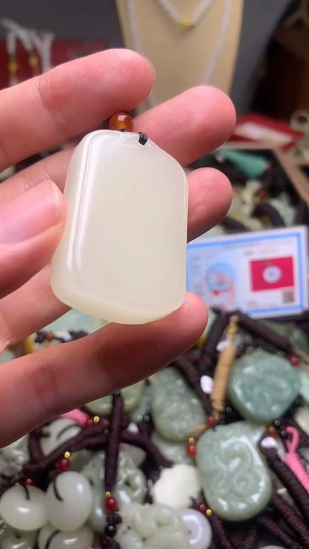 玉新疆料青海料清水平安牌吊坠