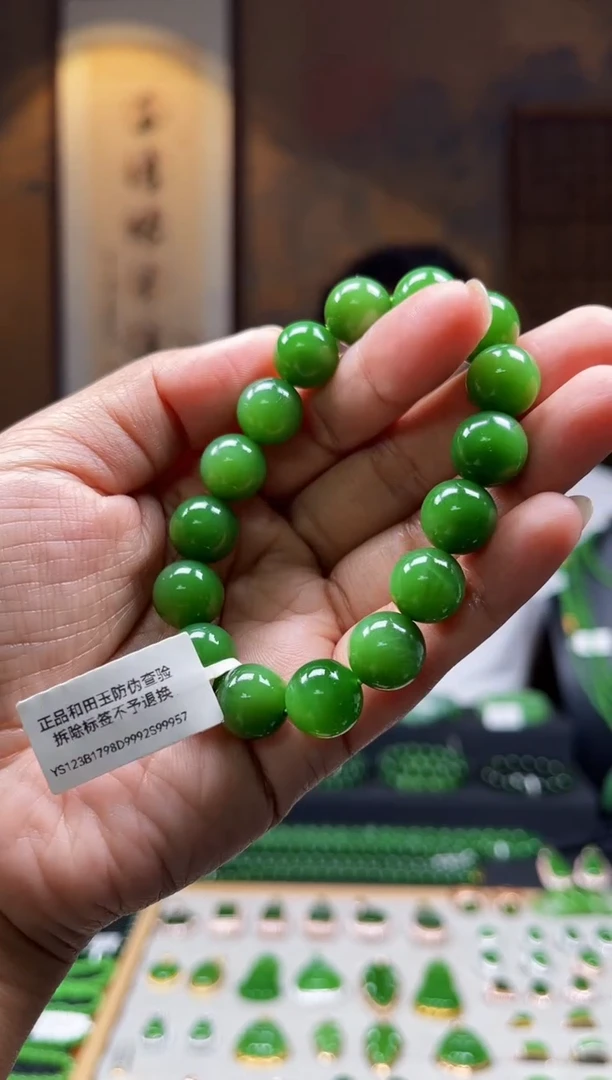 和田玉（碧玉）未镶嵌颈饰±12mm浓粉绿单圈手串