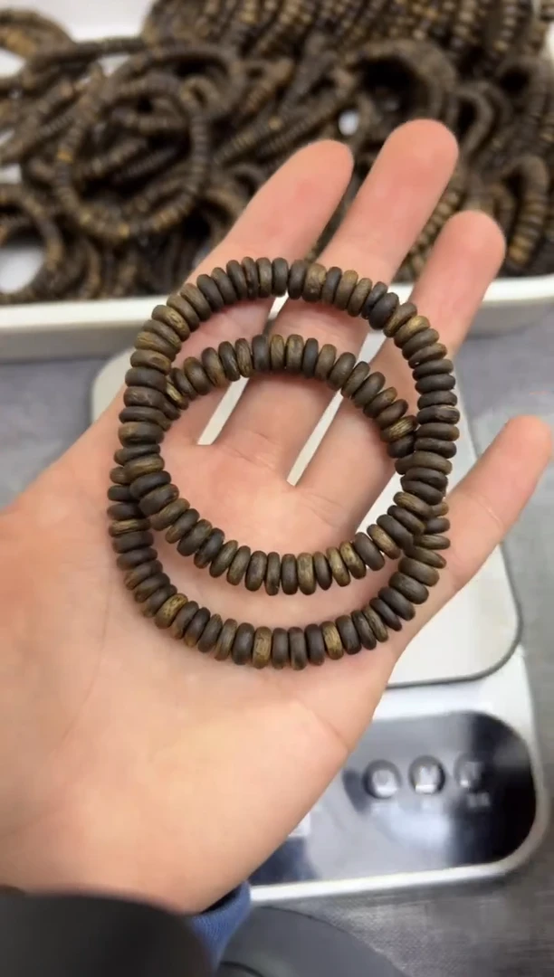 【闪购商品】沉香手串08沉水隔片珠单圈8克+ 多样性发其一