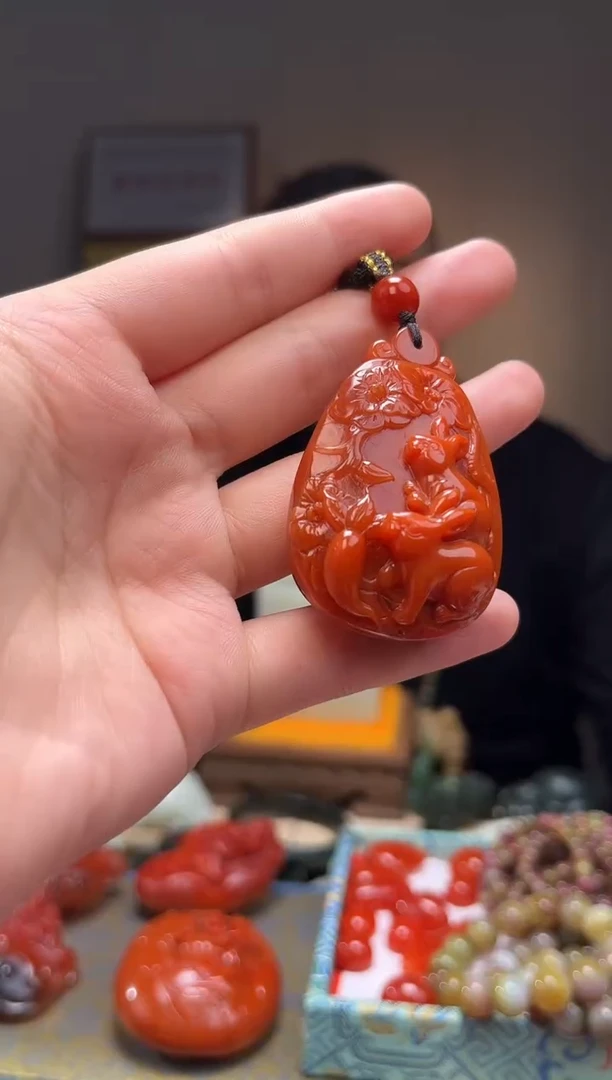 颈饰未镶嵌南红玛瑙金*计吊坠