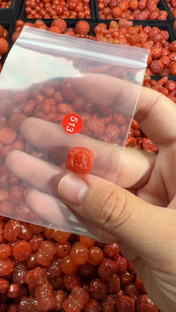 南红玛瑙未镶嵌颈饰1