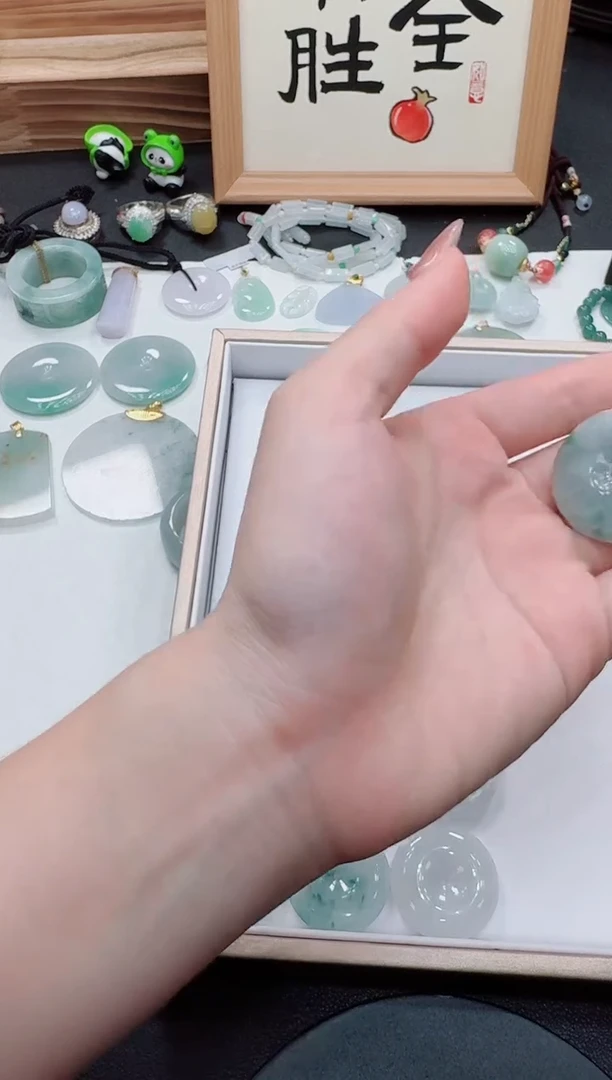 颈饰未镶嵌翡翠多样性发其一