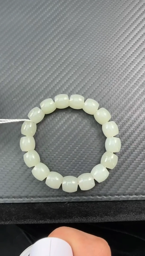 手串未镶嵌和田玉且末近矿微色差青白卡12手串