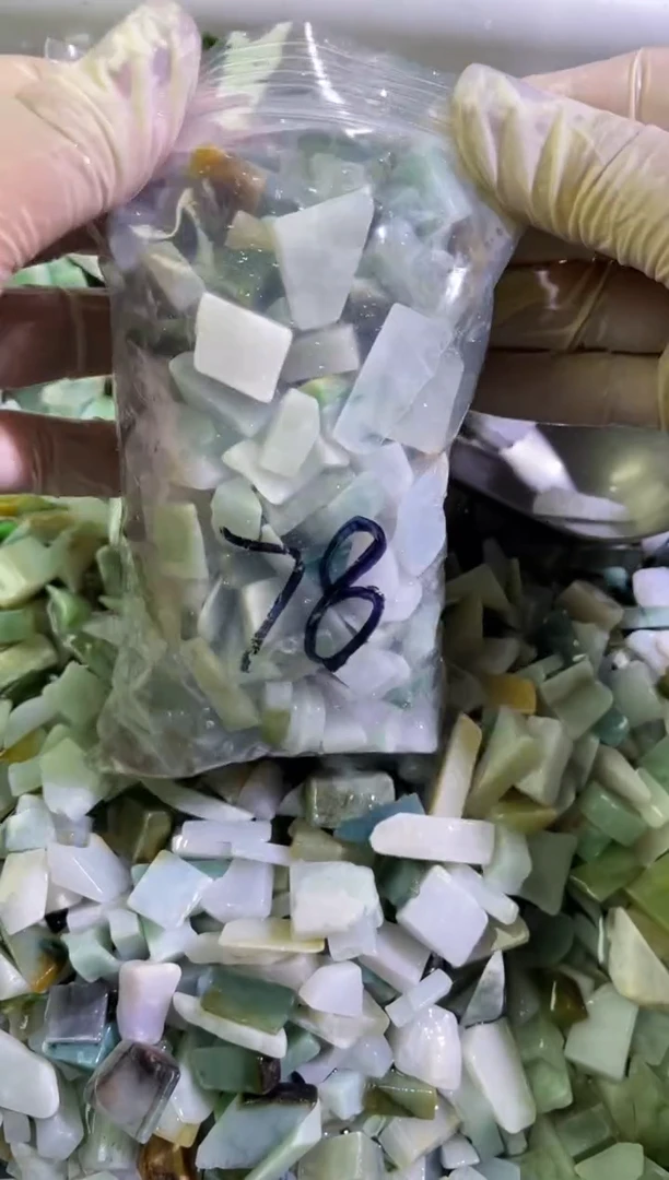 【闪购商品】翡翠颈饰未镶嵌天然翡翠小号500克78