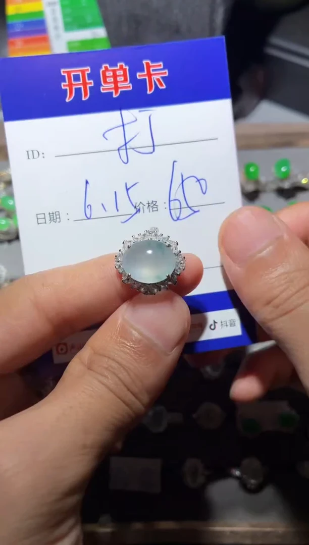 翡翠戒指银S925镶嵌打****莓打了农药的小草莓