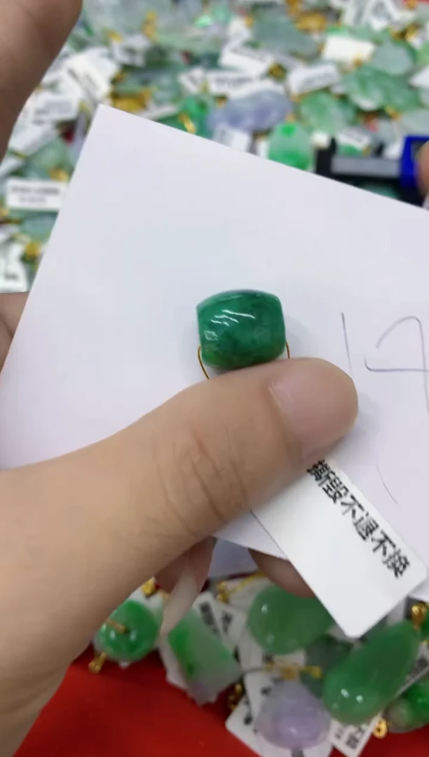 翡翠未镶嵌颈饰11111111111