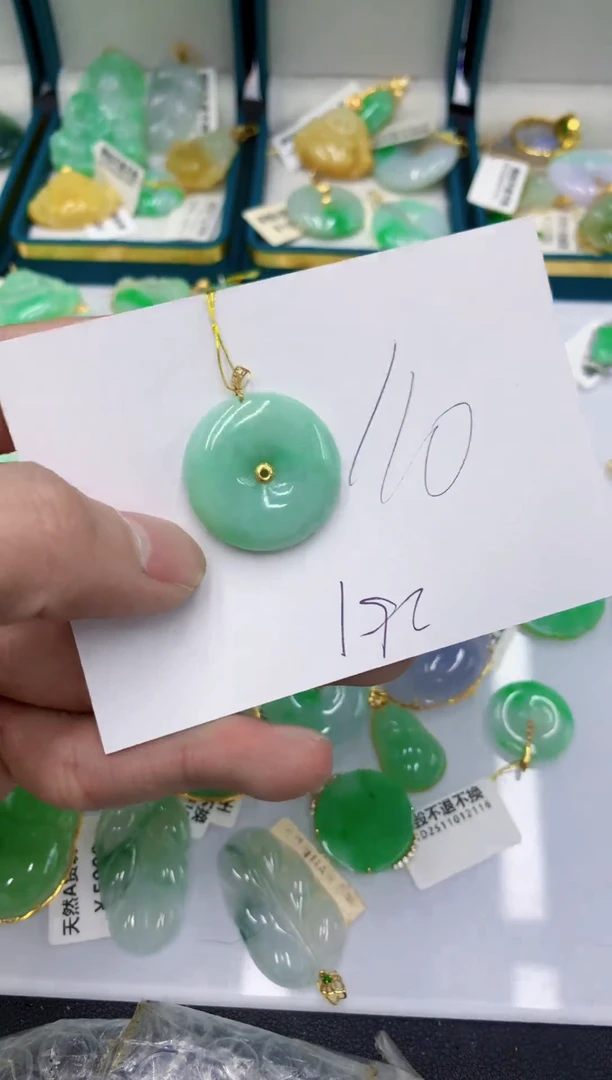 颈饰18K金镶嵌翡翠琴**欢翡翠