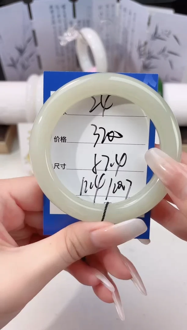 未镶嵌手镯和田玉24蜂蜜水