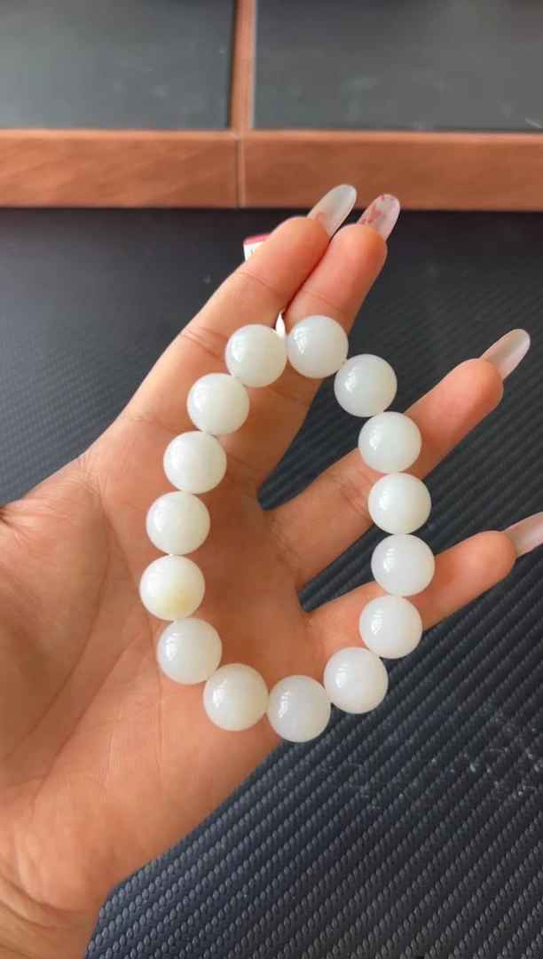 手串未镶嵌和田玉江黑山微色差卡14MP