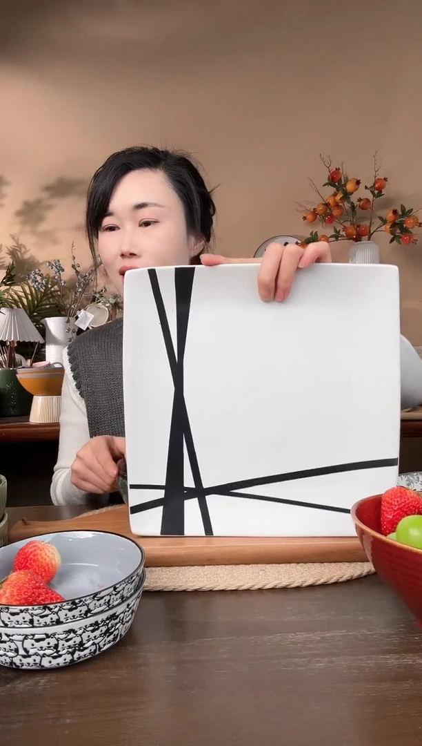 【闪购商品】瓷片10.5英寸线条大方盘微瑕