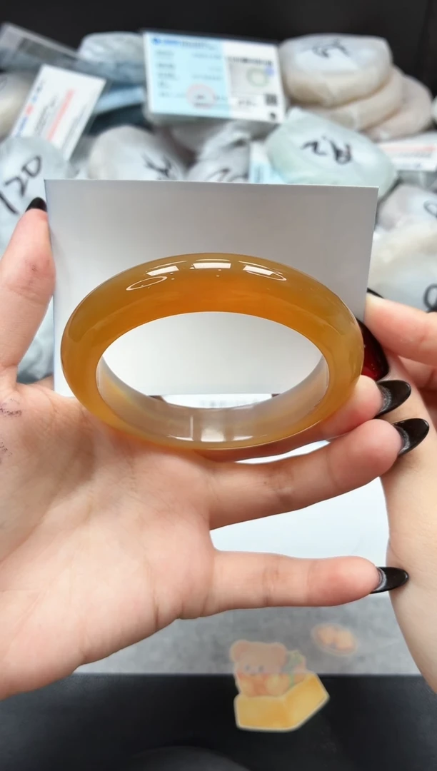 未镶嵌手镯石英质玉84/香槟59