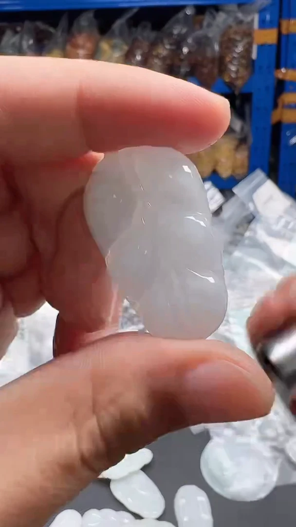 翡翠未镶嵌颈饰046