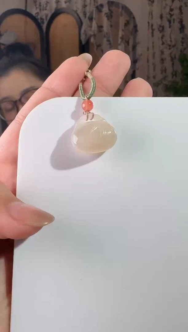 颈饰未镶嵌和田玉藕粉锁包