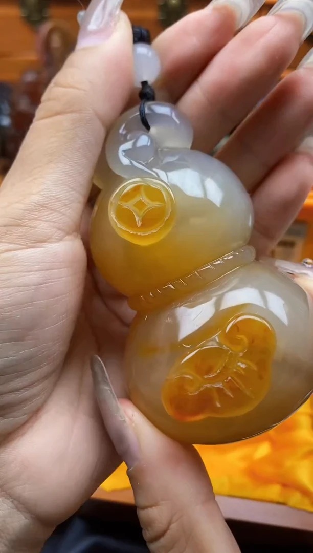 玛瑙/玉髓挂件未镶嵌．*ll