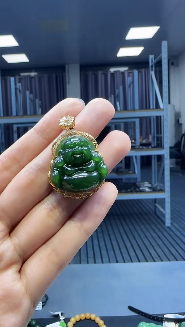 18K金镶嵌和田玉挂件1
