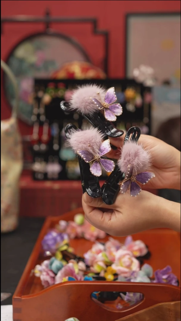 刺绣非遗绒花饰品