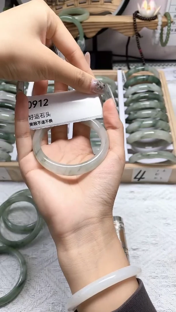 未镶嵌手镯石英质玉0912