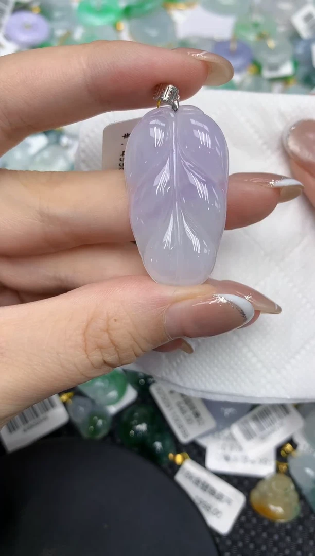 颈饰18K金镶嵌翡翠111111111