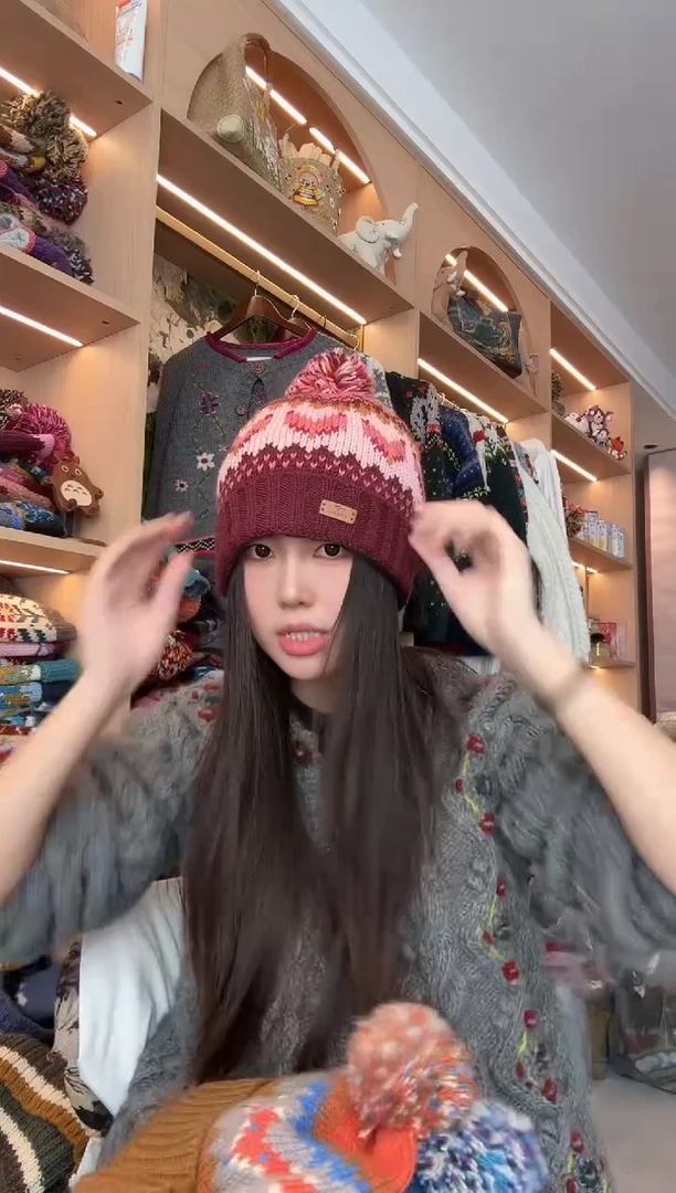 美丽如粉紫翻边狐狸帽