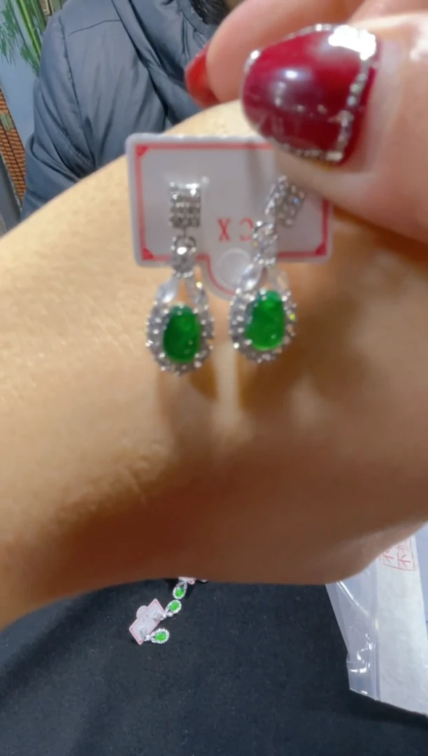 【闪购商品】翡翠耳饰未镶嵌天然A货翡翠假一罚四（多样性）