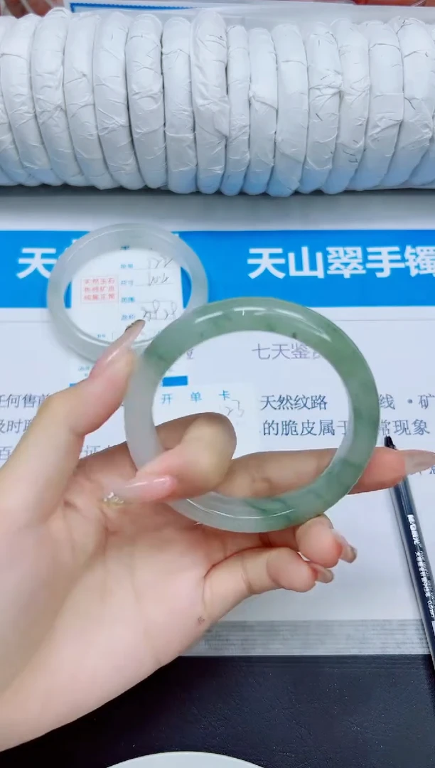 石英质玉手镯未镶嵌123/58