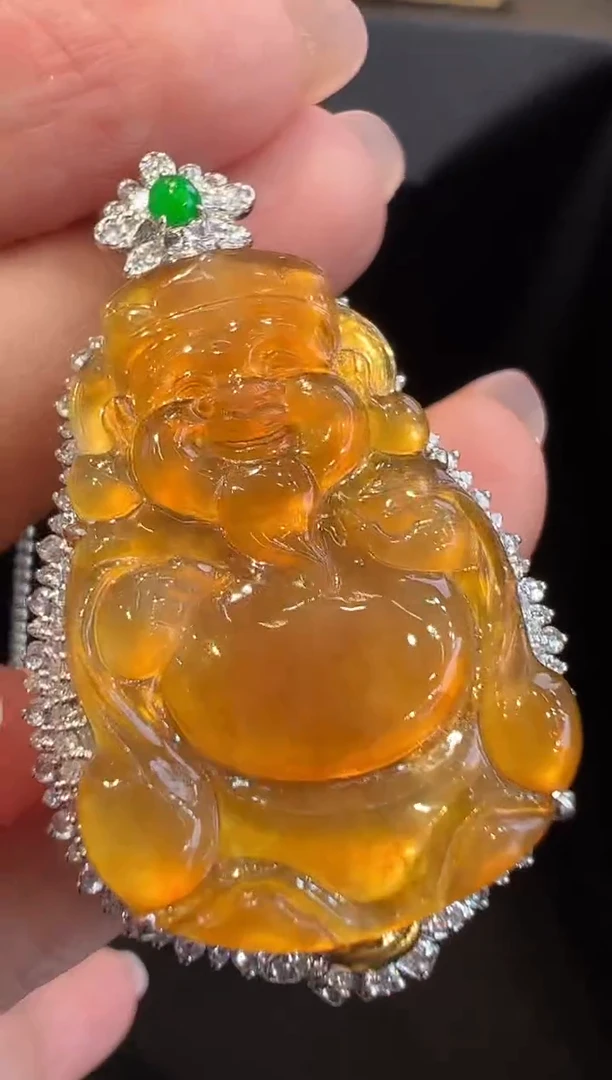 颈饰18K金镶嵌翡翠吊坠