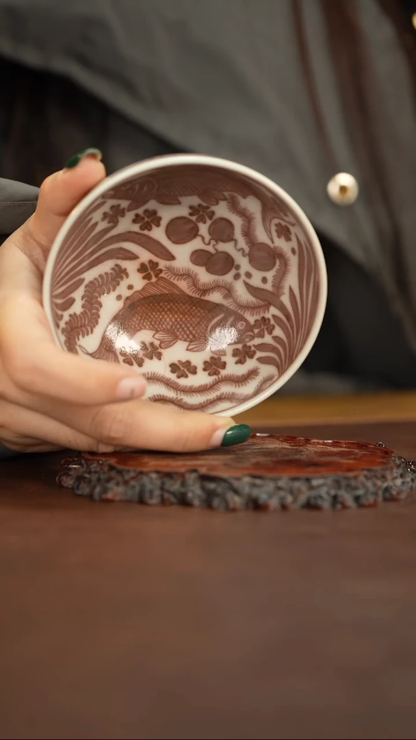 【闪购商品】行古堂釉里红鱼藻纹卧足杯