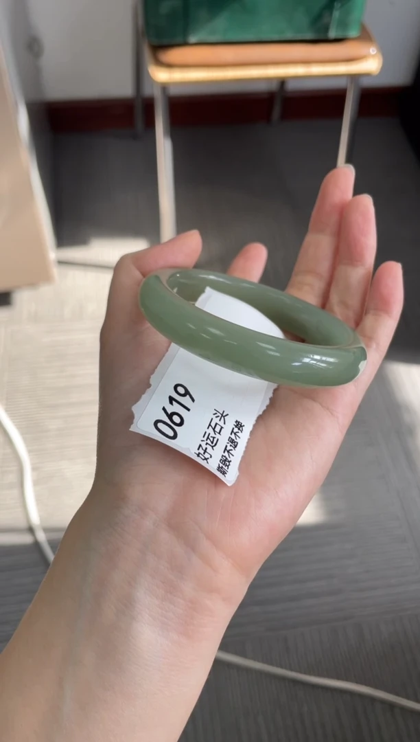 未镶嵌手镯石英质玉0619