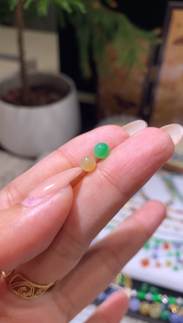 未镶嵌定制翡翠4.9卡珠子2个