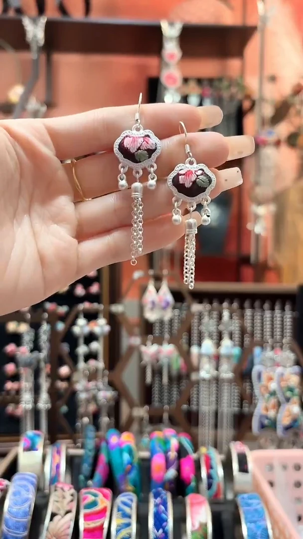 织绣云织谣民族风精美饰品   266