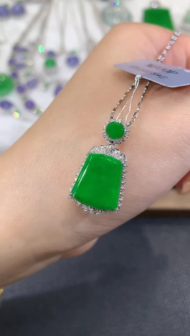 吊坠(不含链)18K金镶嵌翡翠C36