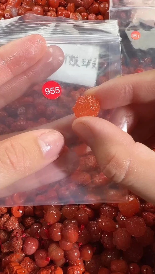 颈饰未镶嵌南红玛瑙1