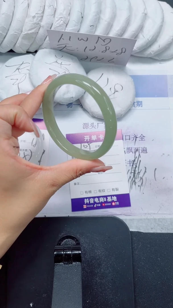 未镶嵌手镯石英质玉105-61