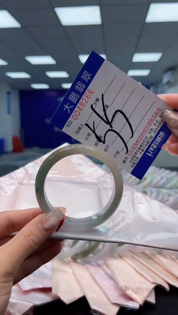 【闪购商品】翡翠手镯未镶嵌AAAAAAAAAA