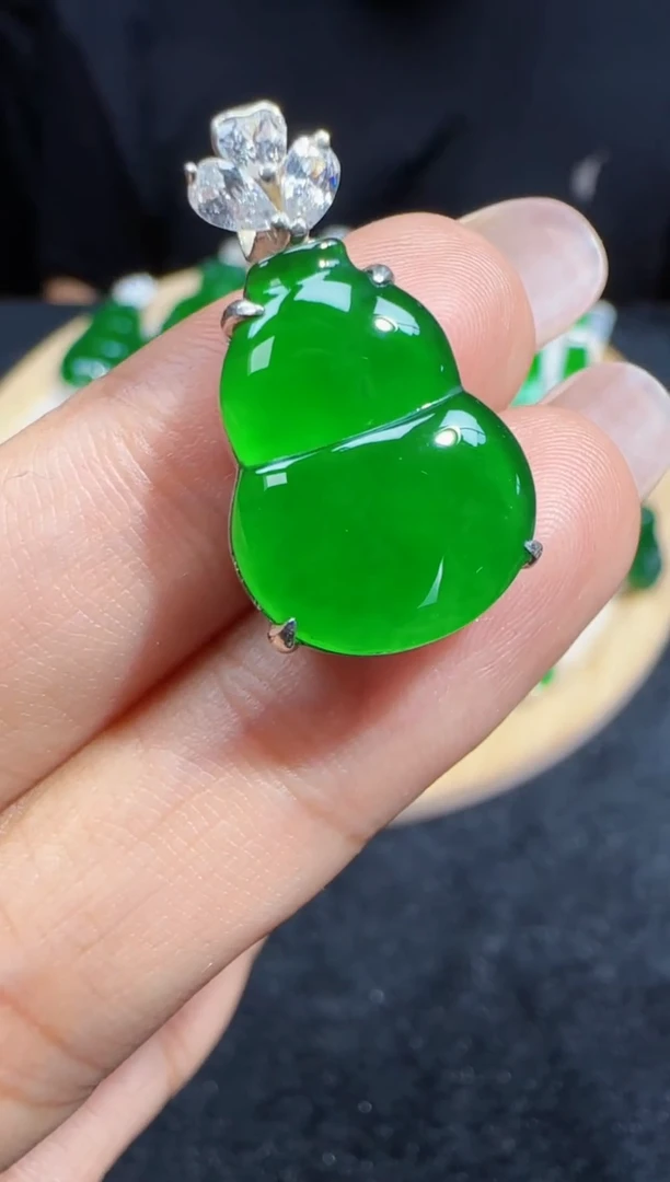 定制翡翠未镶嵌翡翠吊坠92