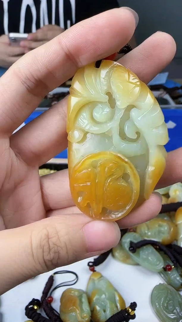 和田玉未镶嵌颈饰1