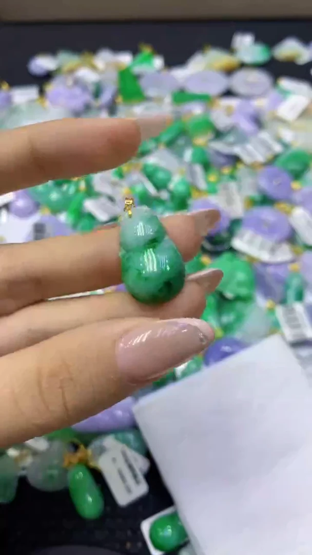 颈饰18K金镶嵌翡翠天然缅甸翡翠A货