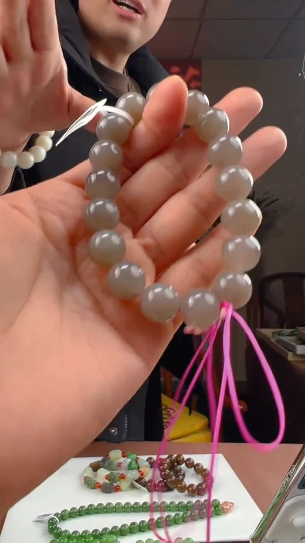 颈饰未镶嵌和田玉a44