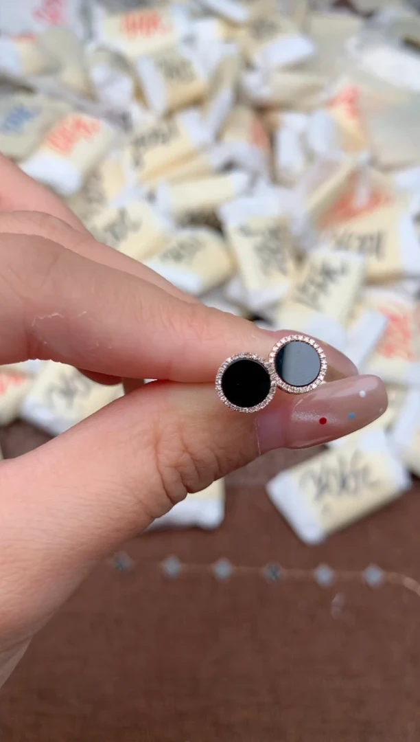 18K金镶嵌挂件翡翠一