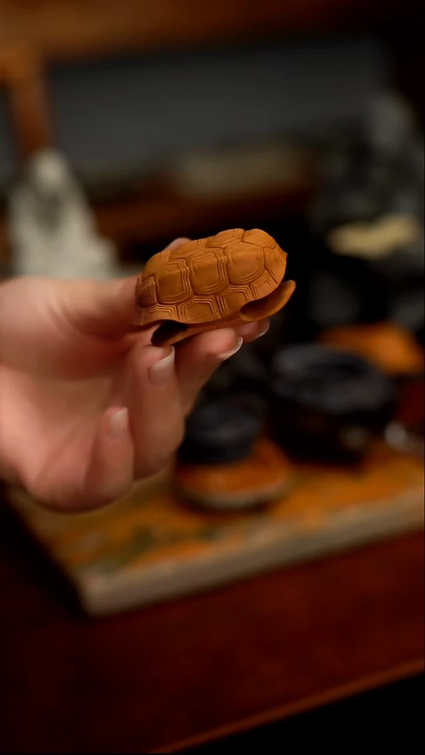 松花石镂空金色龟甲