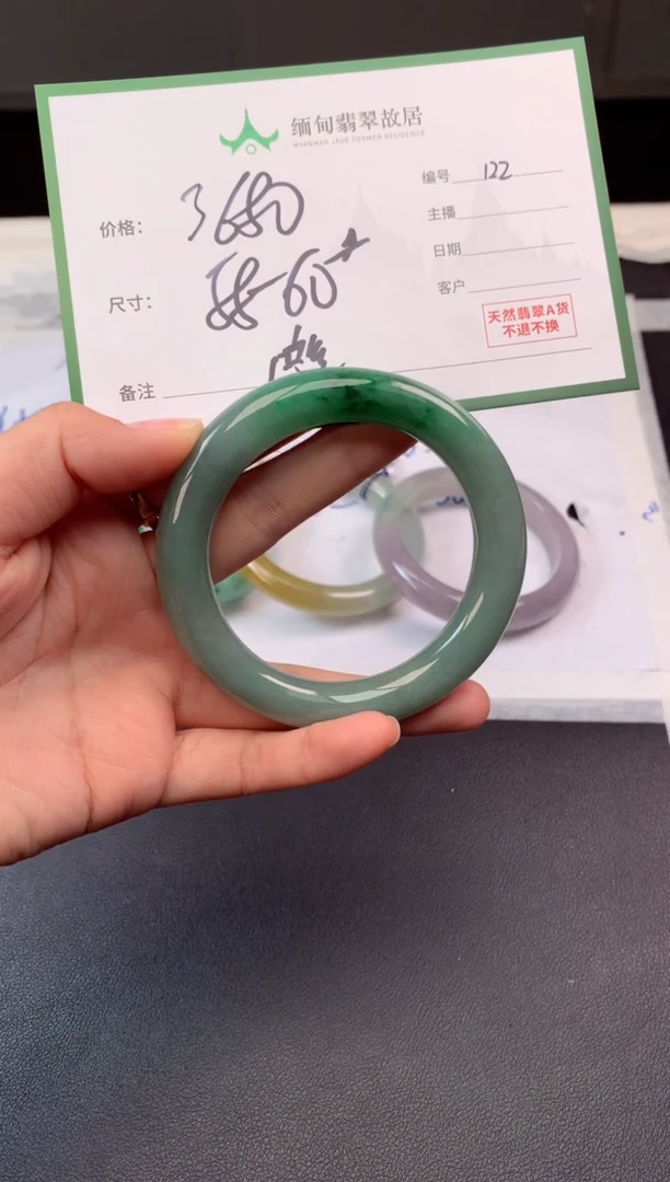 定制翡翠未镶嵌毛货需精细抛光+多人