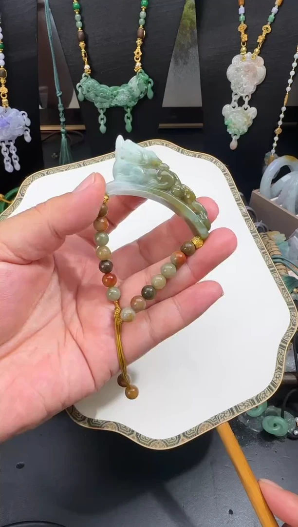 【闪购商品】翡翠未镶嵌颈饰牌子