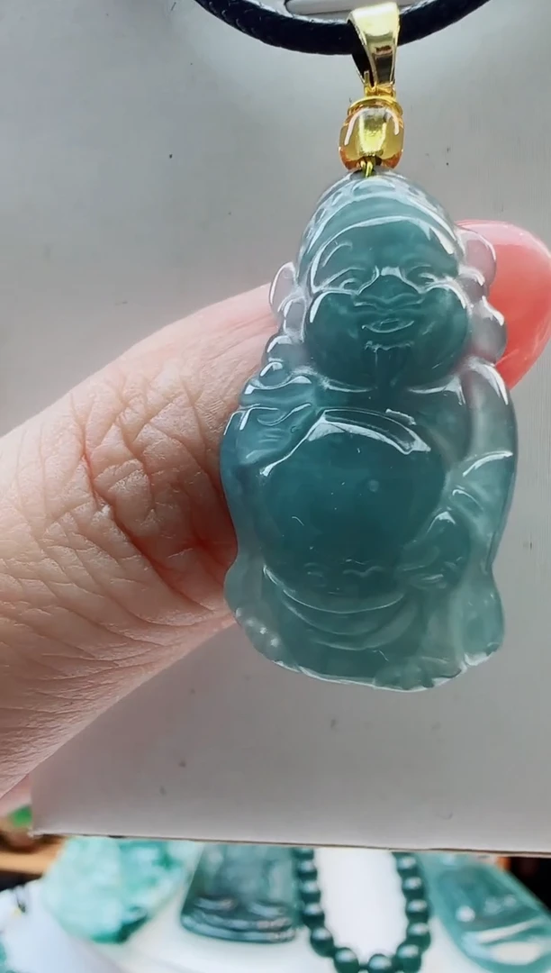 翡翠未镶嵌颈饰多样性发货其中一件