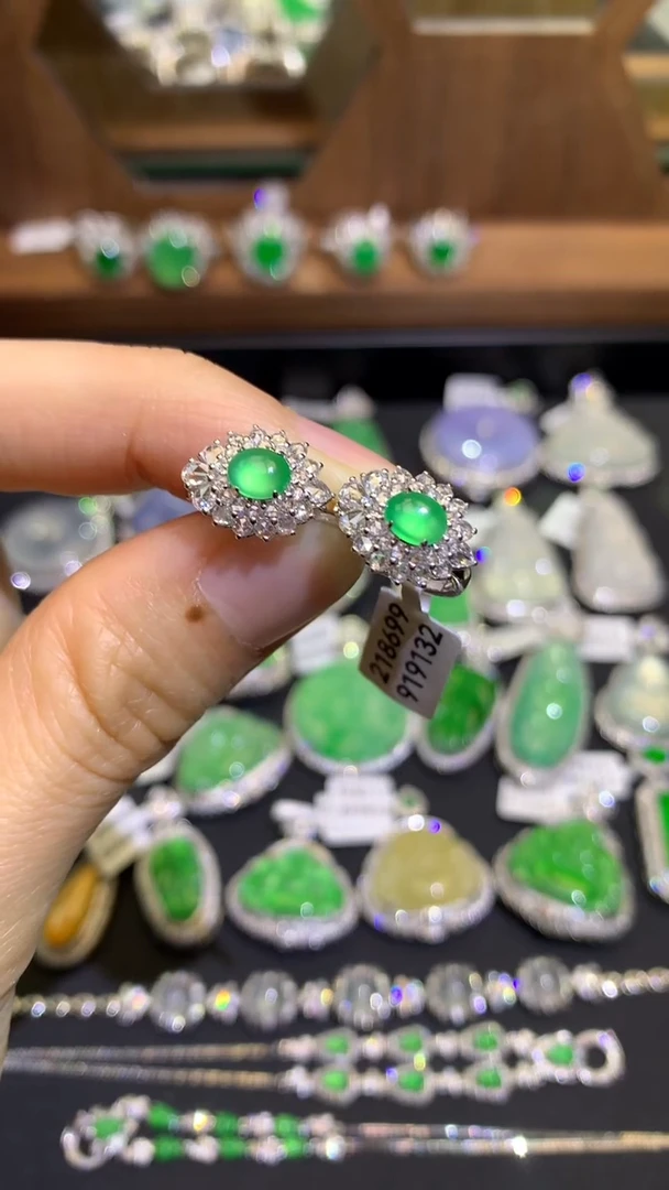 【闪购商品】翡翠吊坠(不含链)18K金镶嵌耳包